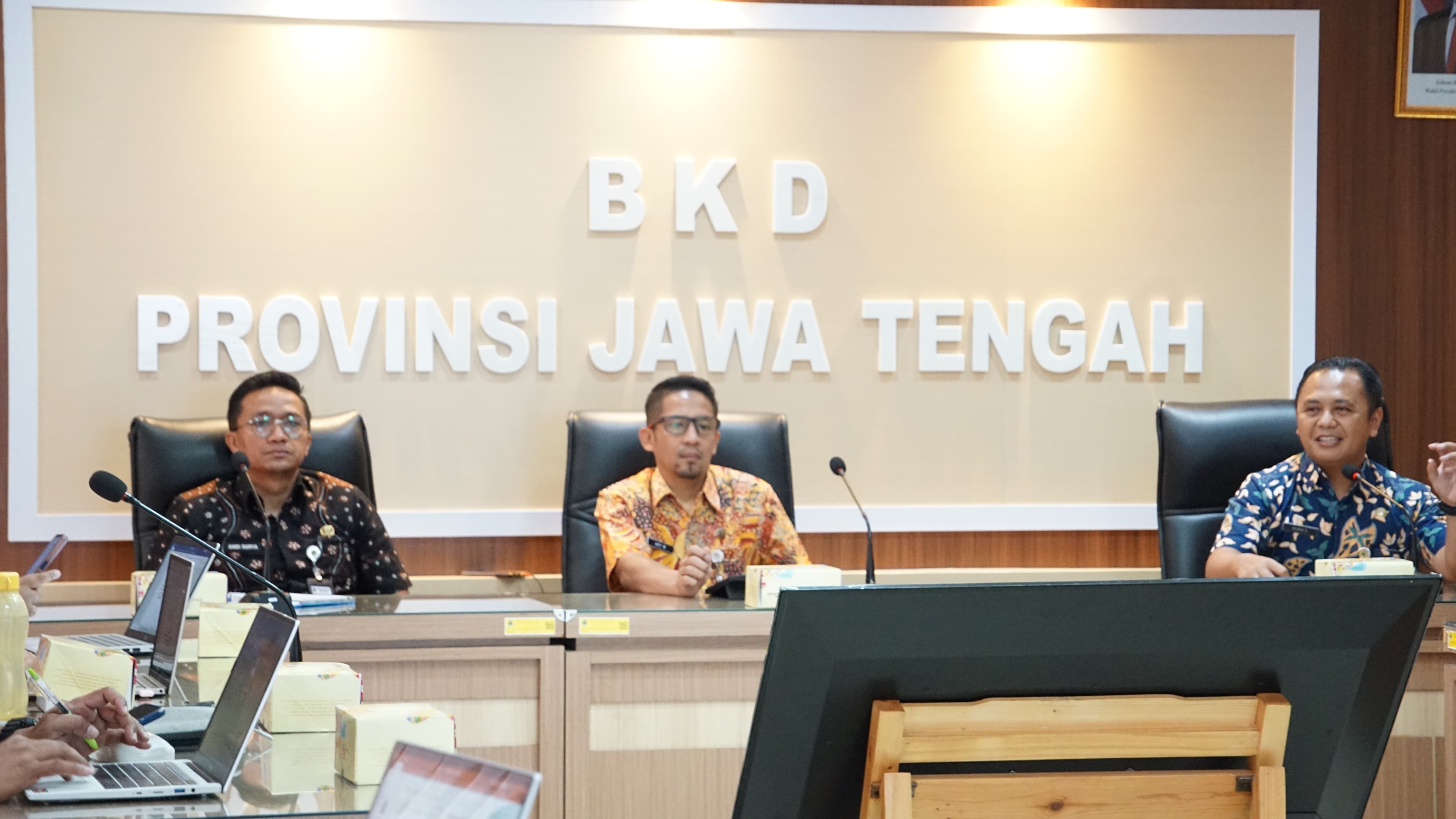Kolaborasi Penyusunan Pedoman Perencanaan Kebutuhan Bangkom ASN oleh BKD, BPSDMD dan Biro Organisasi